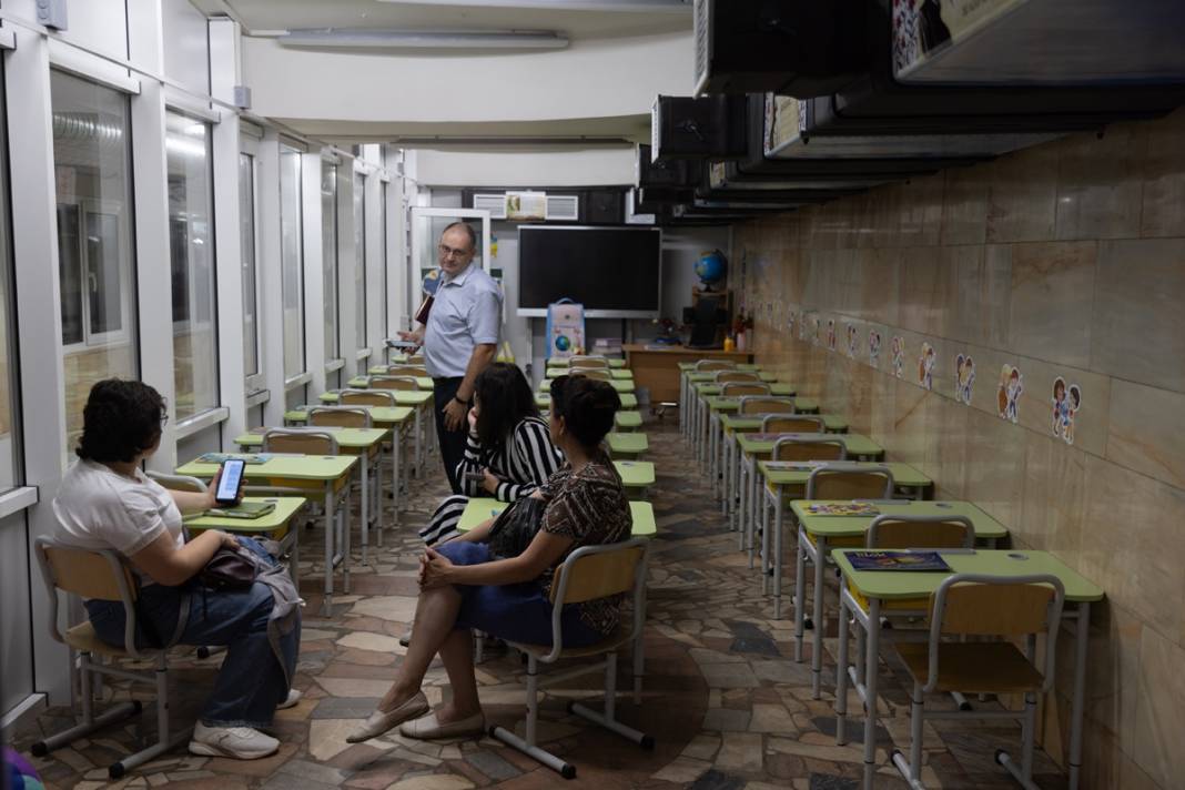 Füze saldırılarının gölgesinde yeni eğitim yılı: Ukrayna'da ilk ders zili metroda çaldı 30